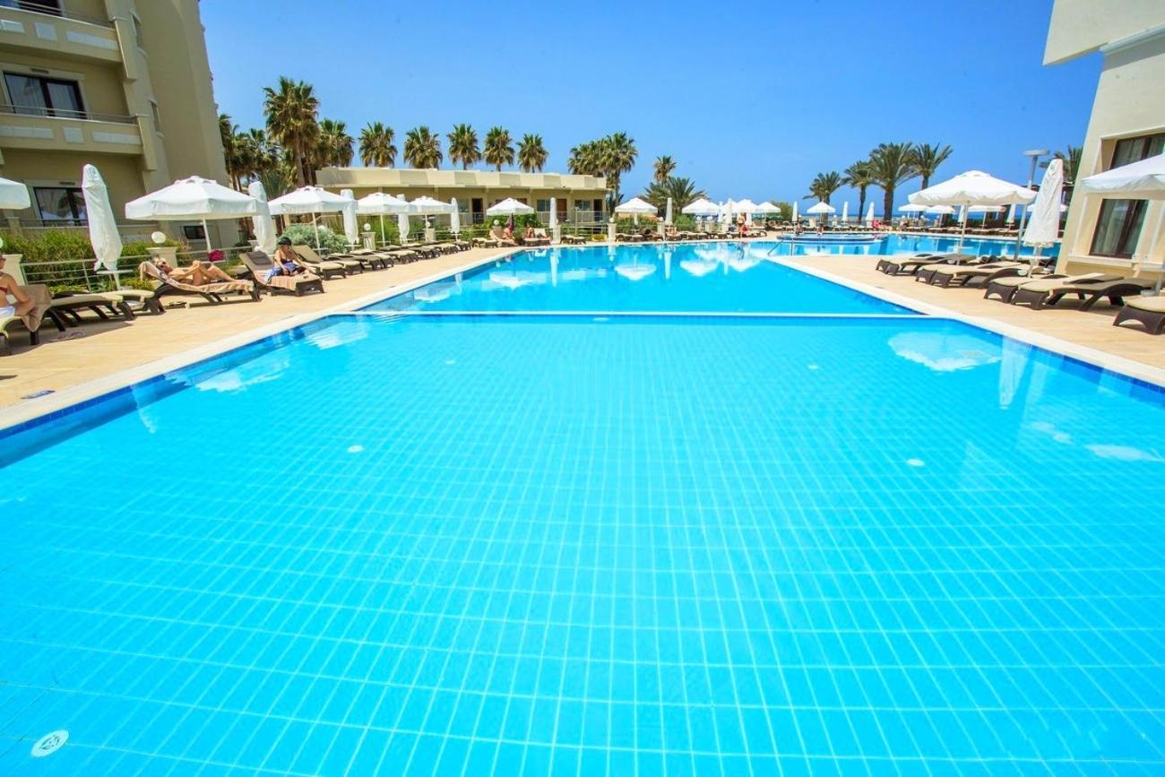 Vuni Palace Premium Kyrenia Hotel & Spa & Casino Beachfront Location ! Agios Nikolaos  Экстерьер фото